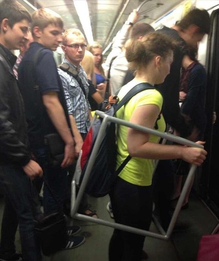 Ненавидите людей, которые жмутся к вам в общественном транспорте? Избавьтесь от них 