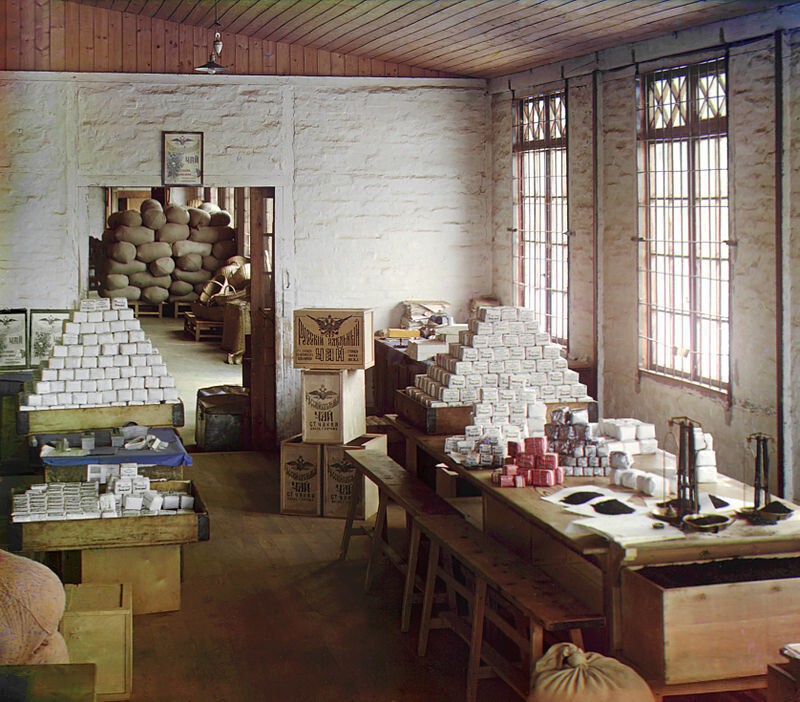 На чаеразвесочной фабрике под Батуми. Начало XX века. Фото Прокудина-Горского