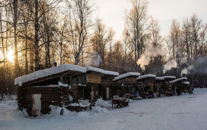 «Торговые павильоны» в глухой сибирской деревушке 