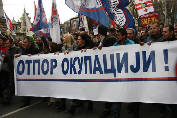 Сербия. Только что в центре Белграда услышала "Вставай, страна огромная!"