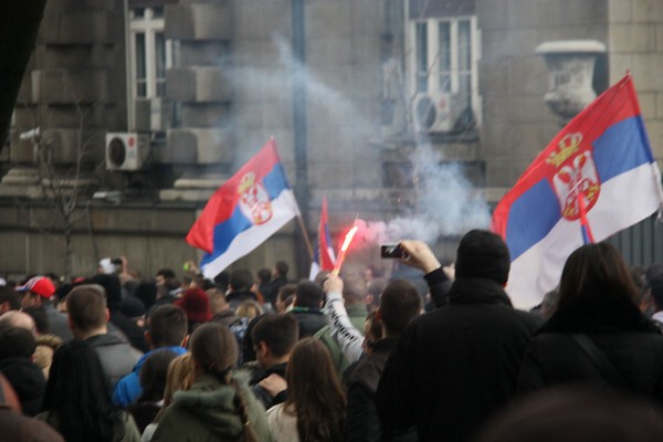 Сербия. Только что в центре Белграда услышала "Вставай, страна огромная!"