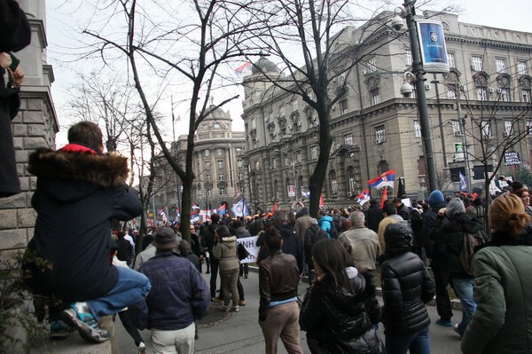 Сербия. Только что в центре Белграда услышала "Вставай, страна огромная!"