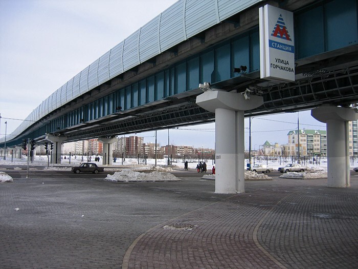 Улица Горчакова, высота платформы +9,6 метров.