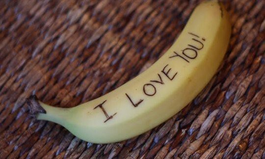 Тайные послания проявляются на бананах 
