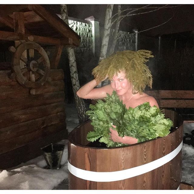 Анастасия Волочкова вновь опубликовала откровенные фото из бани