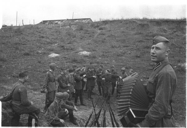ПОБЕДИТЕЛИ. (Военные фото).