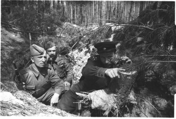 ПОБЕДИТЕЛИ. (Военные фото).