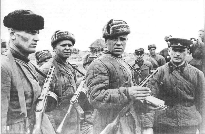 ПОБЕДИТЕЛИ. (Военные фото).