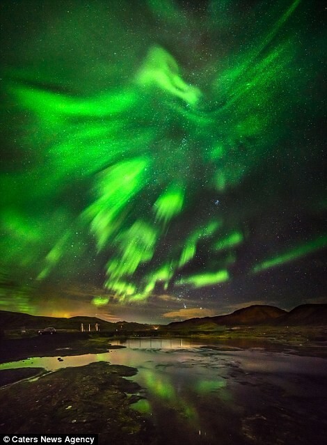 Невероятное фото северного сияния, принявшего форму феникса