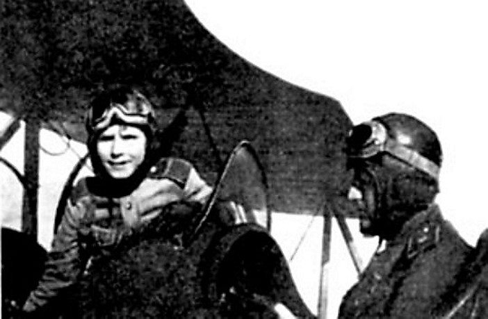 Каманин  Аркадий Николаевич  — самый молодой лётчик Второй мировой войны. Сын известного летчика и военноначальника Н. П. Каманина