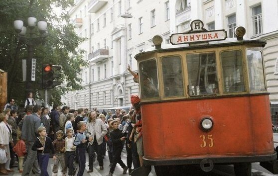 Трамвай "Аннушка" на Чистых прудах. Москва, 1990 год.