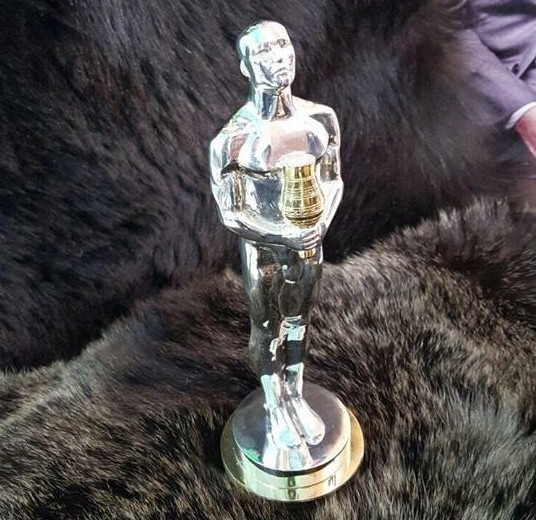 В Якутии сделали "народный Оскар", который отвезут Ди Каприо
