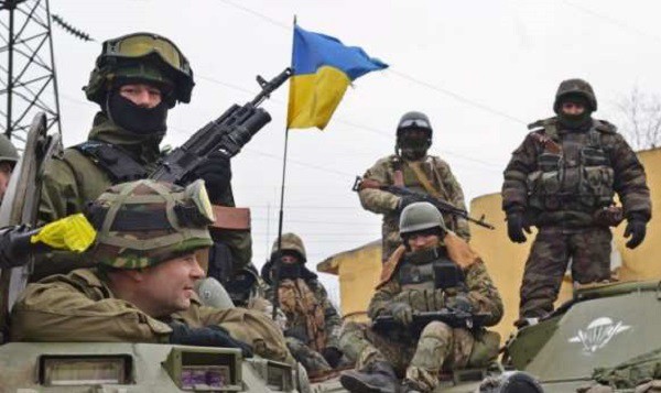 Половина украинских десантников не прыгала с парашютом и держала автомат два раза в жизни
