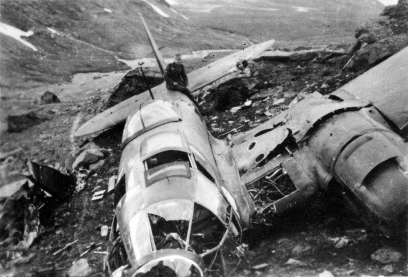 61. Немецкий линейный бомбардировщик He-111, сбитый под Нарвиком, Норвегия. Июнь 1940-го года