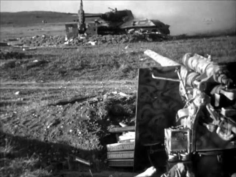 49. Горящая "тридцатьчетвёрка" на позиции немецких Flak`ов. Крым, весна 1944 года