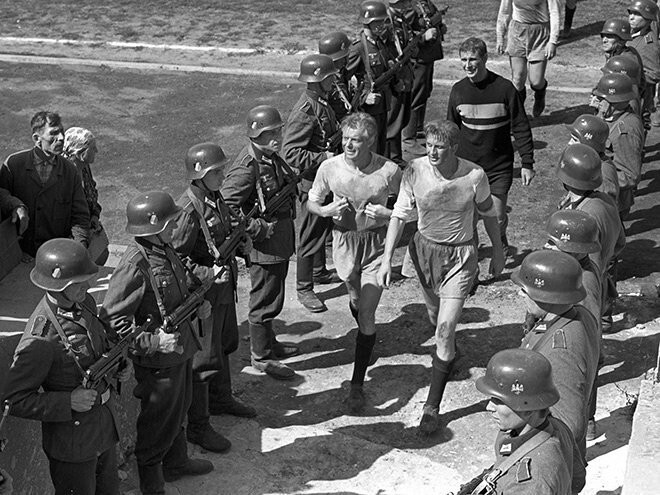 74. 24 февраля 1943 года в концлагере расстреляны футболисты киевского "Динамо", участники "матча смерти" в 1942 году