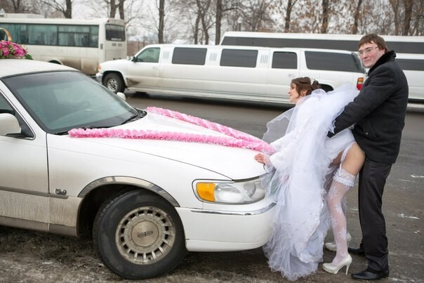 Картина маслом: "Невеста и водитель лимузина"