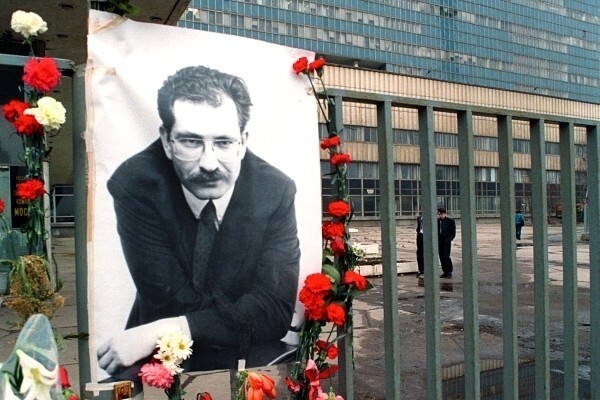 В этот день,1 марта 1995 г., в подъезде собственного дома был убит Владислав Листьев