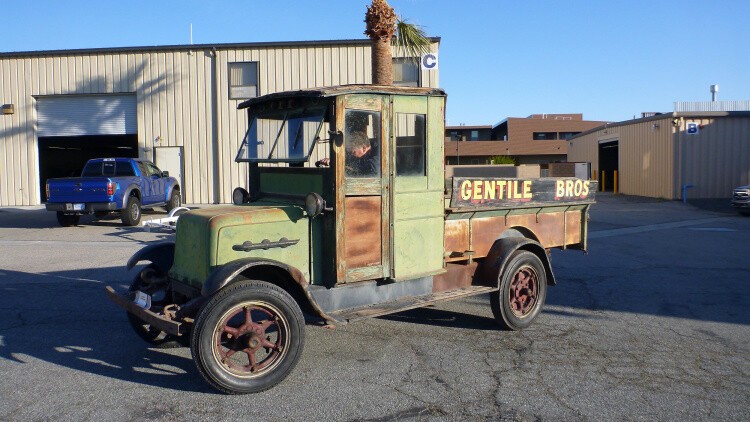 Раритетный грузовик 1928 года на электрическом ходу