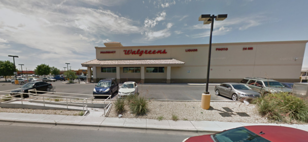 Полицейские отмечают, что 24-часовой супермаркет Walgreens, где продаются сигареты, находится недалеко к северу от заправочной станции.