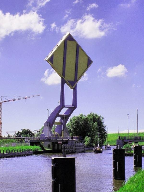 Невероятный «Летающий мост» в Нидерландах