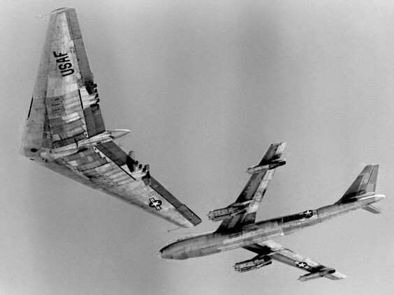 Летающие крылья Нортропа. Опытные бомбардировщики XB-35 и YB-49 (США)