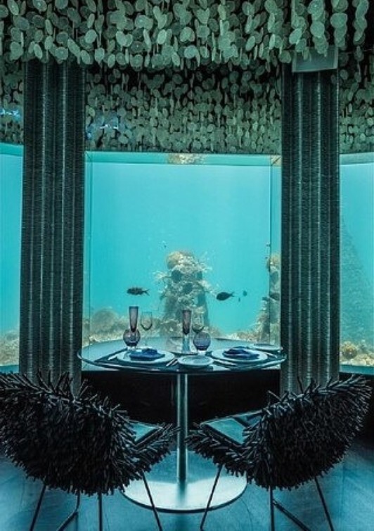 Ресторан под водой. Нереальная красота!