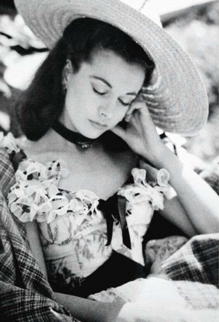 Вивьен Ли заснула на съёмках "Унесённых ветром", 1939 г.