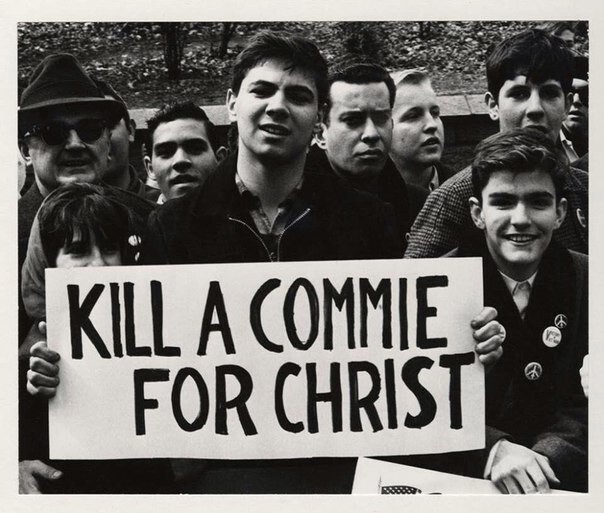 "Убей коммуниста ради Христа" - митинг в поддержку войны во Вьетнаме. Нью-Йорк, 1966 год.