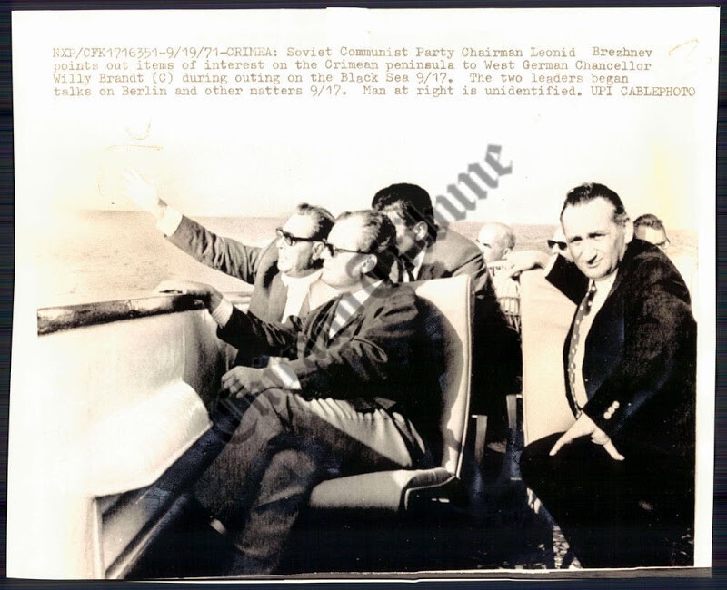 19 сентября 1971 года. Брежнев на катере в Черном море вместе с канцлером Германии Вилли Брандтом. 