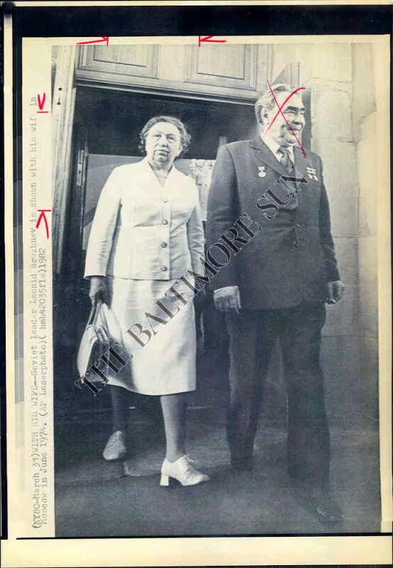 Брежнев с женой. 1 мая 1972 года. Она была домохозяйкой, и почти не появлялась на публике. Пережила его на 13 лет. Скончалась только в 1995 году.