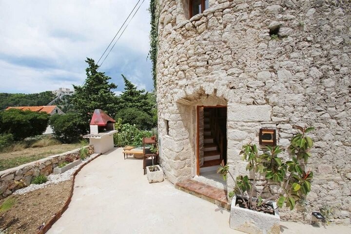  Небольшой дом в 250-летней башне на острове в Хорватии