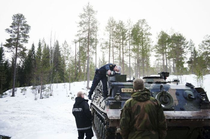 Один человек погиб в ДТП с танком в Норвегии