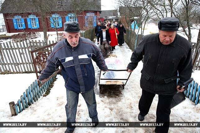 Белорусский обряд "Пахаванне дзеда"