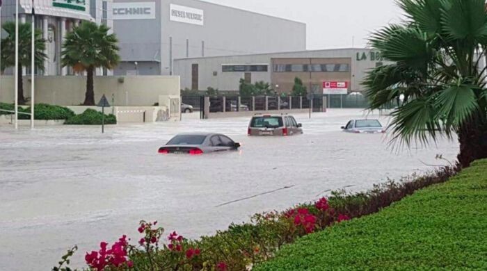Последствия урагана в ОАЭ: Дубай и Абу-Даби затопило