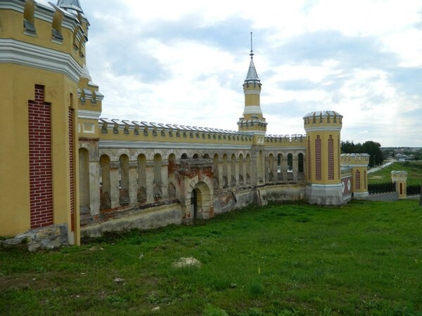 Дворец фон Дервиза в Кирицах