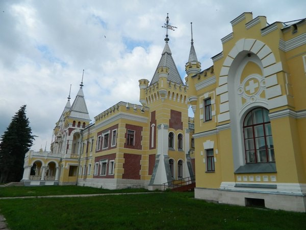 Дворец фон Дервиза в Кирицах