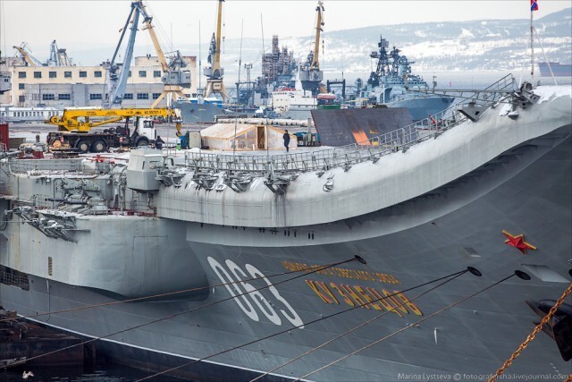 Назван в честь адмирала флота Советского Союза Николая Кузнецова (с 4 октября 1990 г.). На стадии проекта назывался "Советский Союз", в 1982 г. получил название "Рига", в том же году был переименован в "Леонид Брежнев",