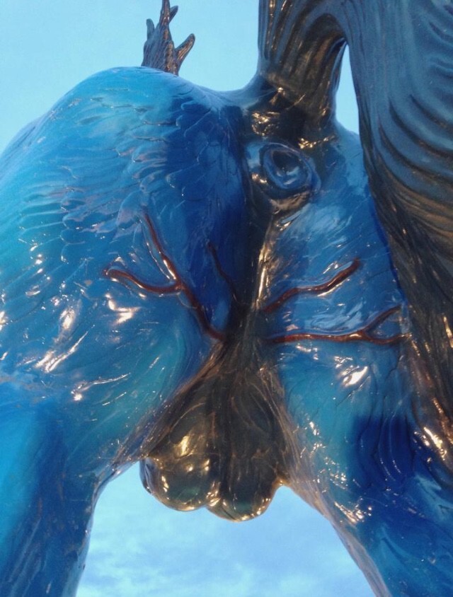 16. Эта поразительная деталь на скульптуре "Синий мустанг" в Денвере 