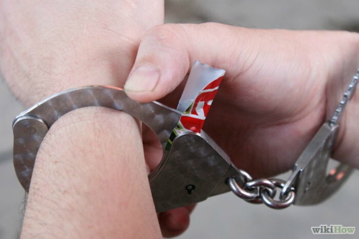 Как избавиться от наручников без ключа