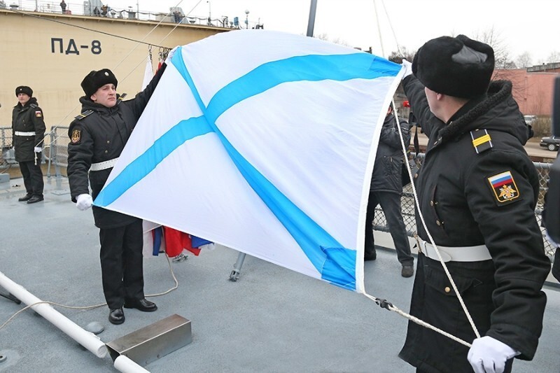 Церемония подъема Военно-морского флага России на головном сторожевом корабле (фрегате) модифицированного проекта 11356 «Адмирал Григорович». 