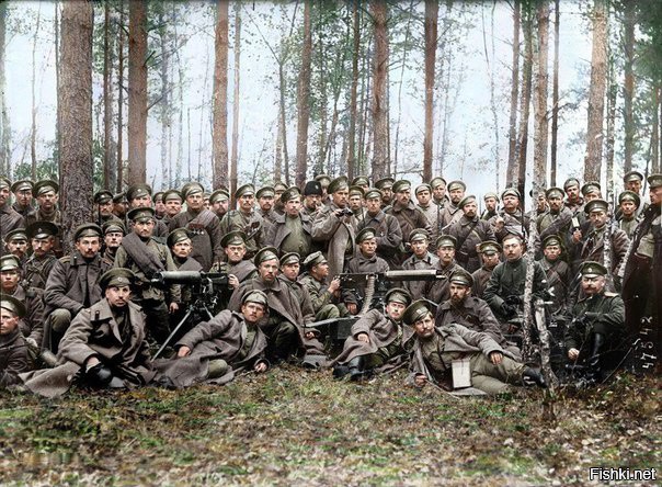 Российские солдаты позируют перед боем, 1916 год