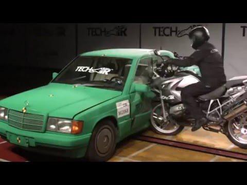 Краш-тест мотоциклов и защитной экипировки 