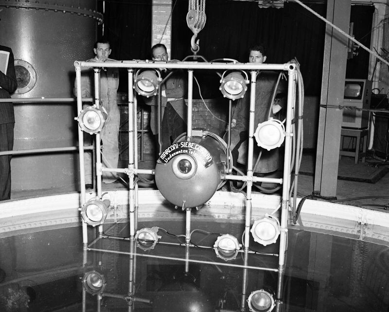 1952: Водонепроницаемая телекамера Marconi 