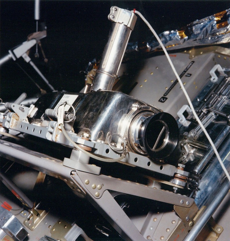 1969: Установленная на борту лунного модуля «Аполлона-11» телекамера Westinghouse, которая транслировала «маленький шаг» Армстронга, после чего ее установили на штатив, чтобы запечатлеть первую внекорабельную деятельность на поверхности луны