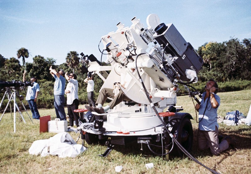 1971: Телекамера следит за взлетом «Аполлона-15» из отведенного для прессы места в космическом центре Кеннеди