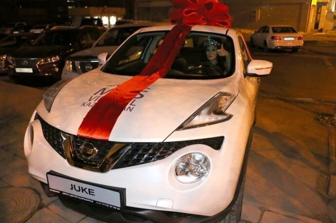 Виртуальная Мисс Казахстан 2016 получила машину стоимостью 5 млн тенге