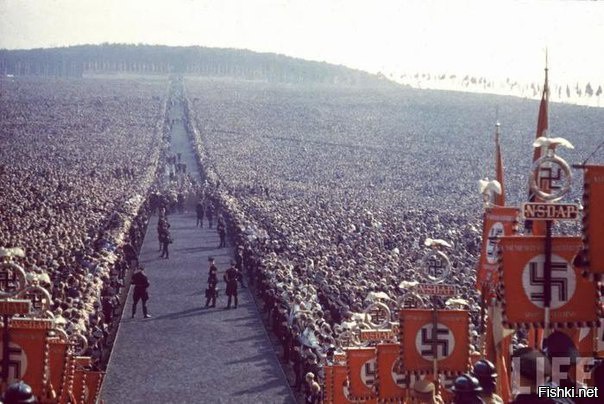 Это митинг сторонников Гитлера в 1937 году
