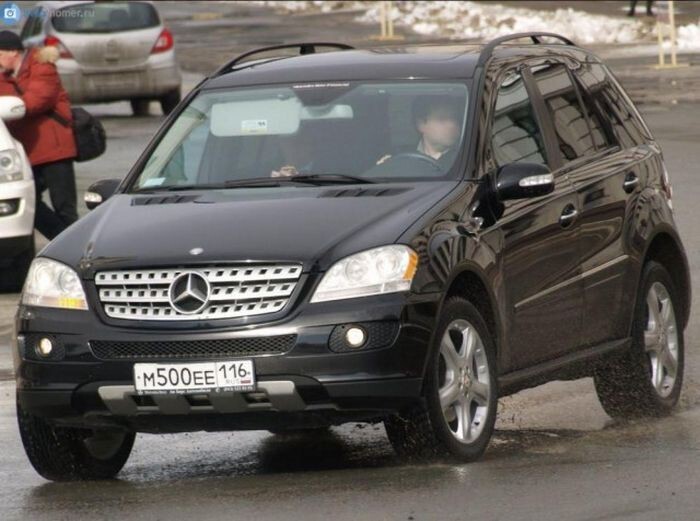 Аренда автомобиля для рабочих поездок депутата А. Сидякина ежемесячно обходится в 100 000  рублей
