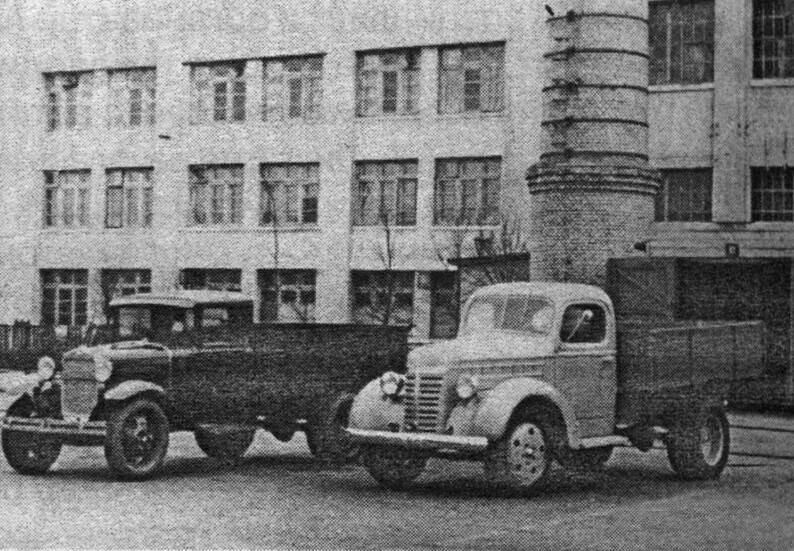 Очень наглядный снимок: "предок" и наследник" - ГАЗ-АА и ГАЗ-51